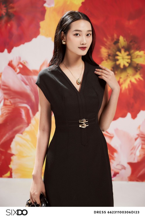 Sixdo Black V-neck Midi Raw Dress